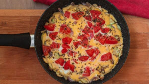 Sabzavotlar qo‘shib mazali omlet tayyorlang