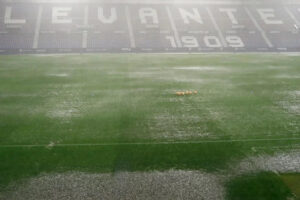 Матч чемпионата Испании по футболу в Валенсии перенесли из-за ливней