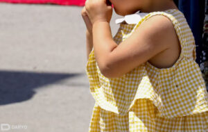 Bolani asalari yoki ari chaqsa, nima qilish kerak? Pediatr tushuntirdi