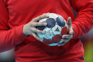 Автобус со сборной Кипра по гандболу перевернулся в Эстонии