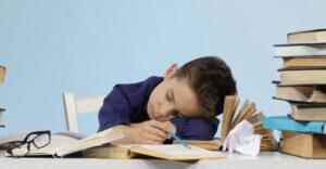 Maktab o‘quvchisi yoshiga qarab kuniga necha soat uxlashi kerak? Shifokorlar tavsiyasi