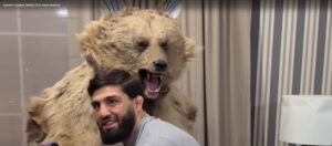 Царукян подарил Полу шкуру белого медведя