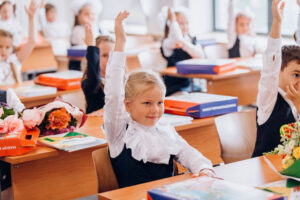 Maktab ta’limi barcha bolalar uchun ilk bor qachon va qayerda paydo bo’lgan?