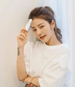 Ellik yoshda ham silliq teri va sarvqomatlik: nima uchun xitoylik ayollar qarimaydi?