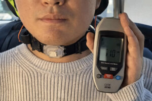 Необычная повязка на шею позволяет общаться, не говоря ни слова