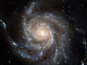 Hayoliy zarralar: Koinotda qorong’u nurlanish qayerdan paydo bo’ldi