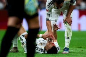 Мбаппе в кровь разбили лицо ударом локтя в штрафной «Жироны», но судья не назначил пенальти