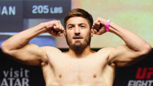 Чеченский боец за три минуты «задушил» соперника в UFC