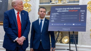 Tramp o‘z nomidagi dori-darmonlar uchun chegirma taklif etuvchi saytni ishga tushirdi