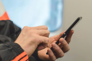 Powerbank yoki smartfon portlashi mumkinmi: ekspert fikri