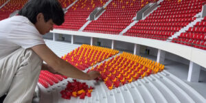 Bloger o‘z mushugi uchun stadion qurdi (video)