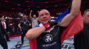 Петр Ян получил бонус за лучший бой вечера на турнире UFC в Абу-Даби